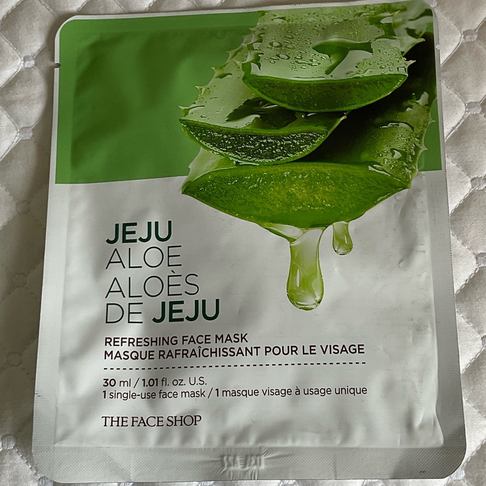 Avon Aloe Skincare Set - Picture 3 of 4